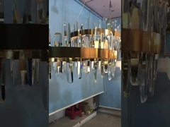 Instalação de iluminação de candelabro de cristal