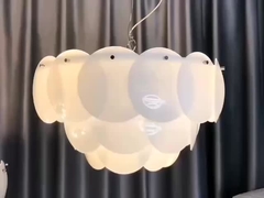 Lâmpadas de mármore de estilo francês.