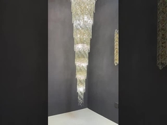 Teto moderno Crystal Chandelier Stylish And Luxurious montado para a decoração da casa