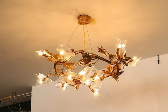 O candelabro de Art Glass Maple Leaf Pendant do corpo do cobre H65 ilumina ISO9001 moderno