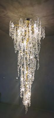 Os candelabros verticais do metal das luzes de teto personalizaram o ODM da lâmpada de pendente 240V G9