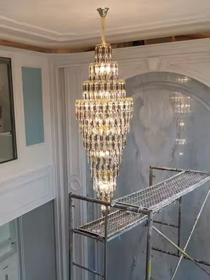 Iluminação de teto personalizada Lâmpada de pingente para hotel Vila Escalinha Decoração de casa Nórdico Moderno K9 Cristal Lustreiro