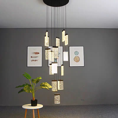 Iluminação da escada do lobby do hotel Alumínio e lâmpada de cristal para design moderno