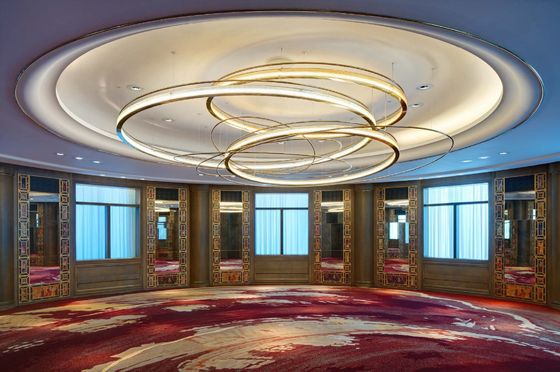 Fonte de luz LED Arte Vidro Ferro Alumínio Hotel Moderno Lobby Banquete Personalizado Grande Anel Circular Dourado de Metal Anel de Vidro Droplight