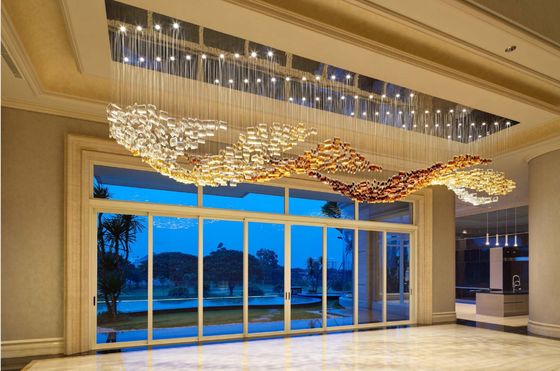 Lobby do hotel Lustreiro de vidro personalizado com latão e acentos de cristal