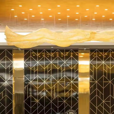 Projeto personalizado de grande escala Hotel de luxo moderno Sala de banquetes Iluminação Decoração Ouro LED Cristal Lâmpadas de malha
