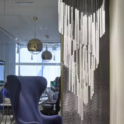 Decoração de casamento Lustre de tubo de aço inoxidável pode ser personalizado Lobby de hotel contemporâneo decorado com cristal lustre de vidro lustre branco