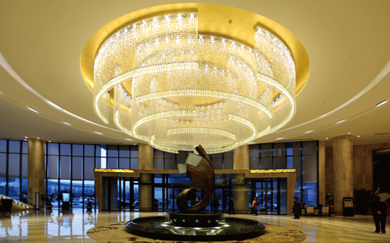 Lâmpada de telhado interior Lâmpada de candelabro Sala de estar Sala de jantar Luxo moderno Bronze de aço inoxidável Garrafa de vidro Led Lâmpada de pendente