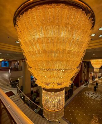 Luxo Lustreiro de Cristal de Folha de Ouro - Grande Escalão Pendente Luz para Lobby Hotel 5 estrelas